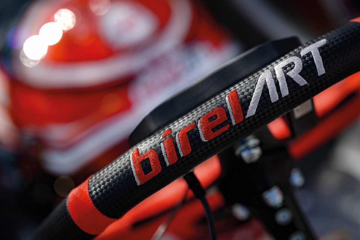 Volante soporte para volante Birel Art distribuidor oficial karting españa accesorios kart carreras kart gasolina racing kart freeline kart