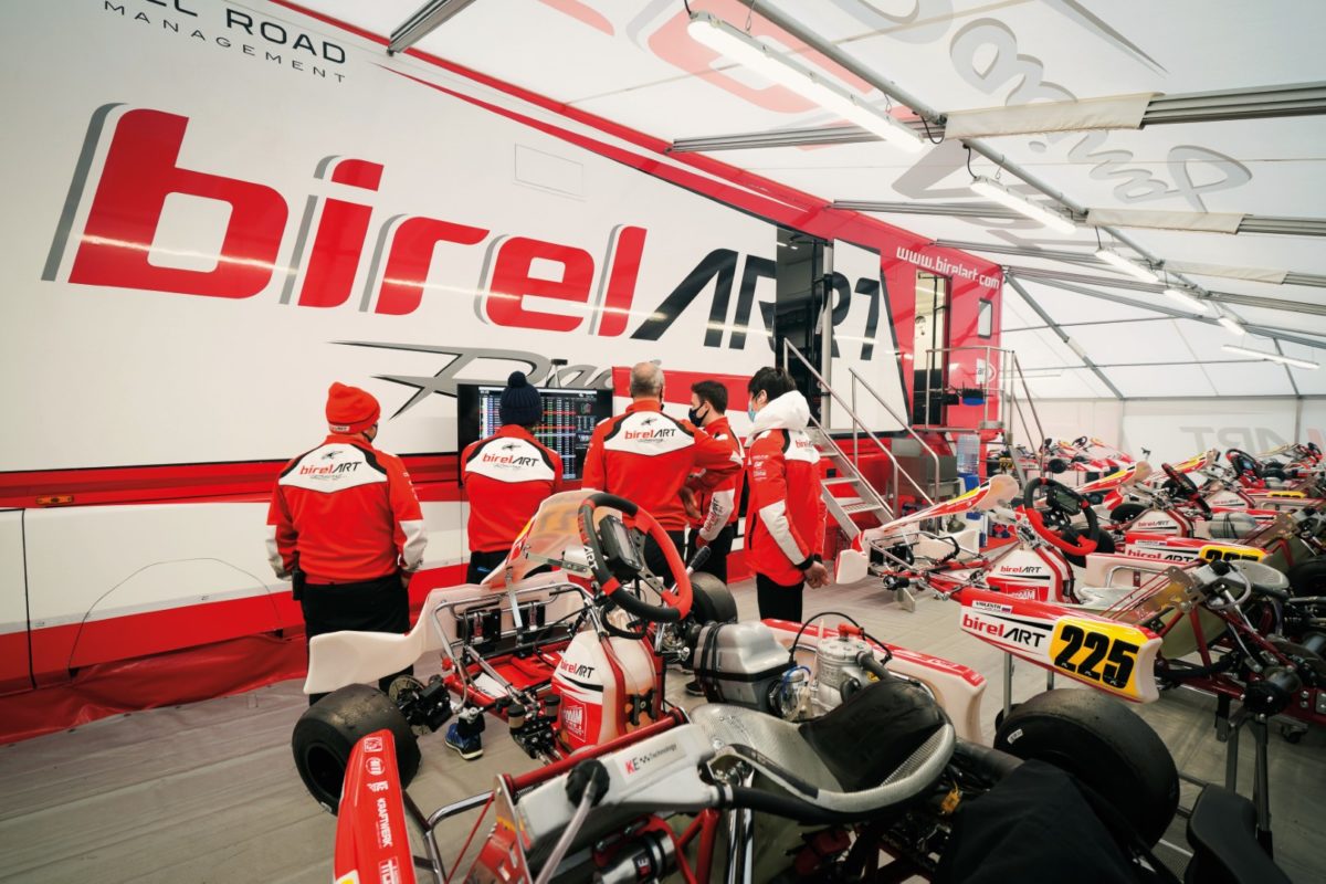 Equipo Birel Art distribuidor oficial karting españa accesorios kart carreras kart gasolina racing kart freeline kart mecánico karting